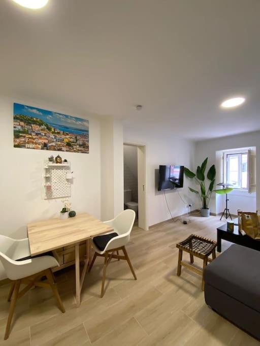 Artistic Digital Getaway - Patio & Great Location! Apartment Lisbon Exterior photo