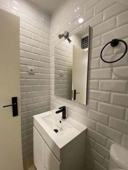 Artistic Digital Getaway - Patio & Great Location! Apartment Lisbon Exterior photo