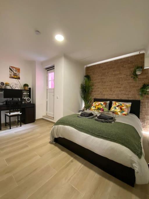 Artistic Digital Getaway - Patio & Great Location! Apartment Lisbon Exterior photo